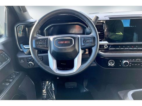 Used 2024 GMC Sierra 1500 Elevation image 9