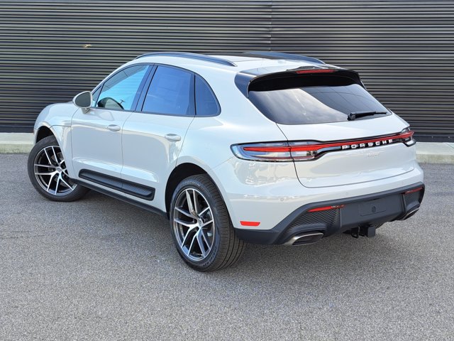 Used 2026 Porsche Macan AWD/4WD image 3