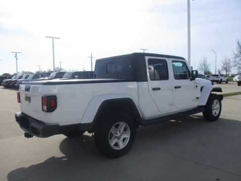 Used 2022 Jeep Gladiator Sport image 5