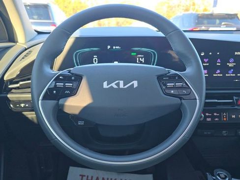 Used 2025 Kia Niro SX image 14