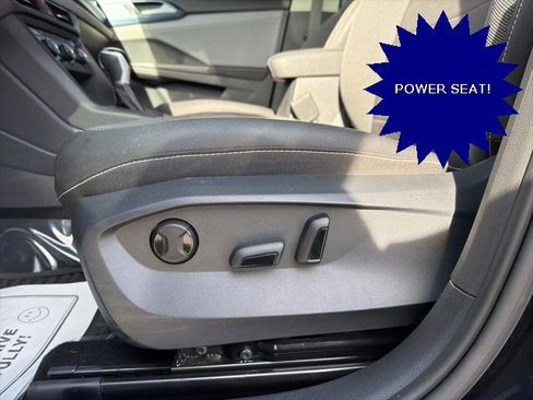 Used 2024 Volkswagen Taos SE w/ Panoramic Sunroof Package image 13