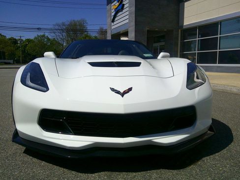 Used 2015 Chevrolet Corvette Z06 w/ 3LZ Preferred Equipment Group RWD image 14