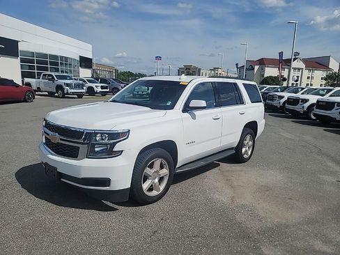 Used 2017 Chevrolet Tahoe LT image 2