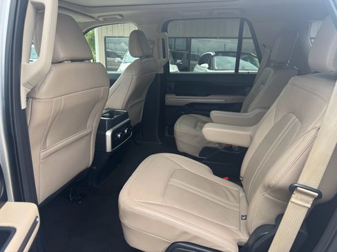 Used 2023 Ford Expedition Limited AWD/4WD image 14