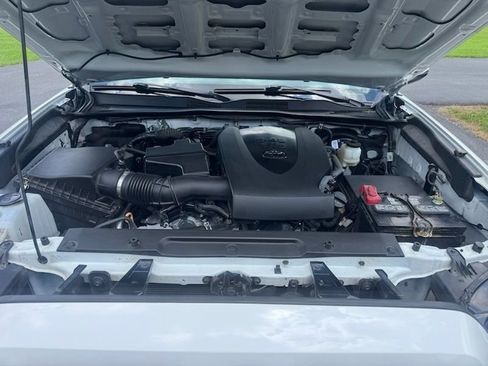 Used 2022 Toyota Tacoma TRD Sport w/ TRD Premium Sport Package AWD/4WD image 7