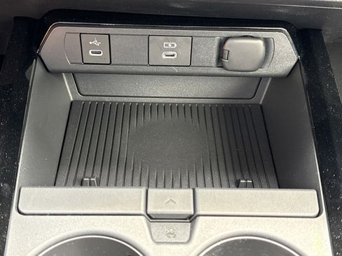 Used 2025 Toyota Prius LE image 26