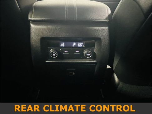 Used 2021 Chevrolet Traverse LT image 8