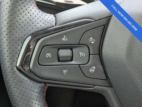 Used 2025 Chevrolet Trax RS w/ Sunroof Package FWD image 27