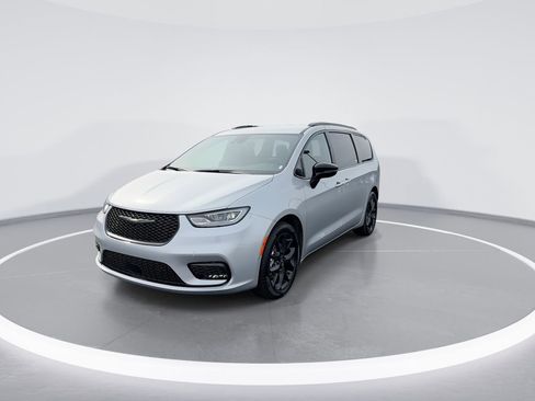 New 2026 Chrysler Pacifica Select w/ S Appearance Package FWD image 4