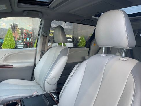 Used 2013 Toyota Sienna Limited w/ Premium Pkg image 11