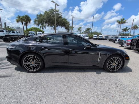 Used 2022 Porsche Panamera 4 Platinum Edition AWD/4WD image 4