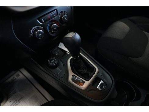 Used 2016 Jeep Cherokee Sport AWD/4WD image 19