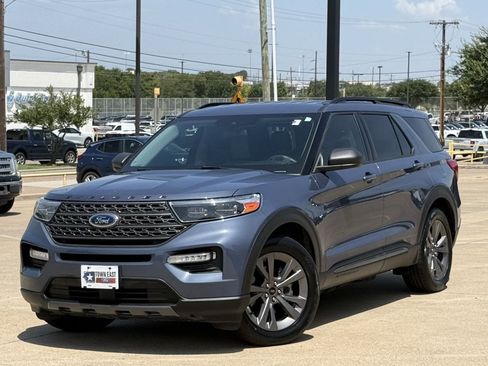 Certified 2021 Ford Explorer XLT w/ Equipment Group 202A RWD image 2