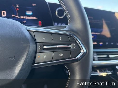 Used 2025 Chevrolet Equinox EV LT w/ Convenience Package image 37