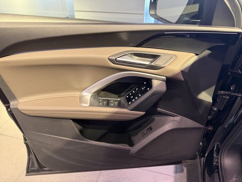 Used 2025 Audi Q5 Premium w/ Convenience Package image 6