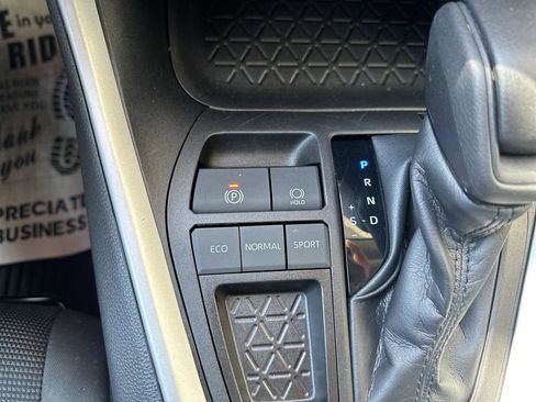 Certified 2022 Toyota RAV4 LE FWD image 31