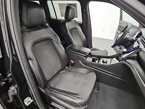 Used 2024 Jeep Grand Cherokee L Laredo image 44