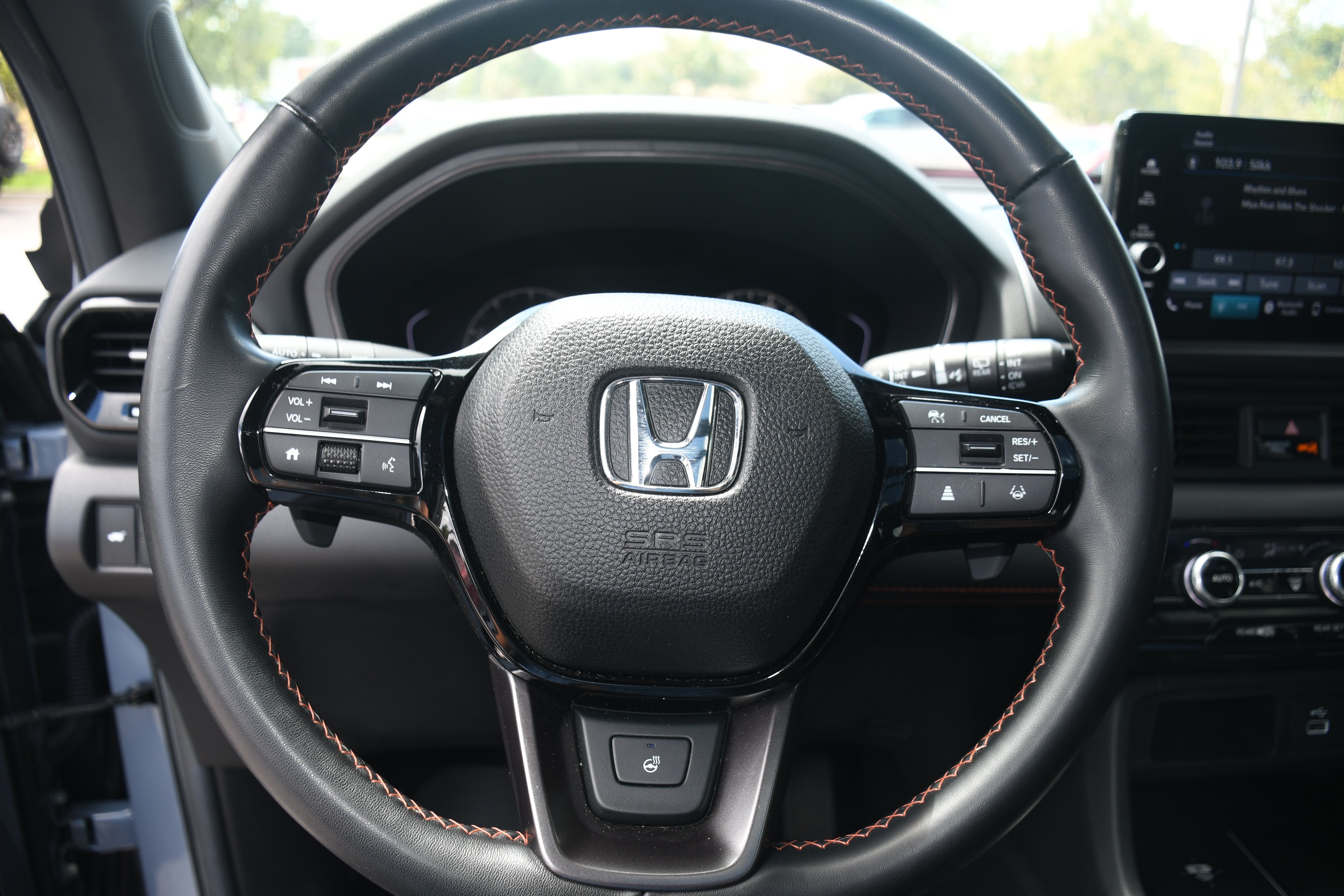 Used 2025 Honda Pilot TrailSport image 16