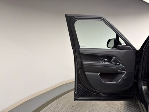 Certified 2023 Land Rover Range Rover SE image 8