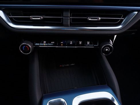 New 2026 Chevrolet Equinox EV LT image 15