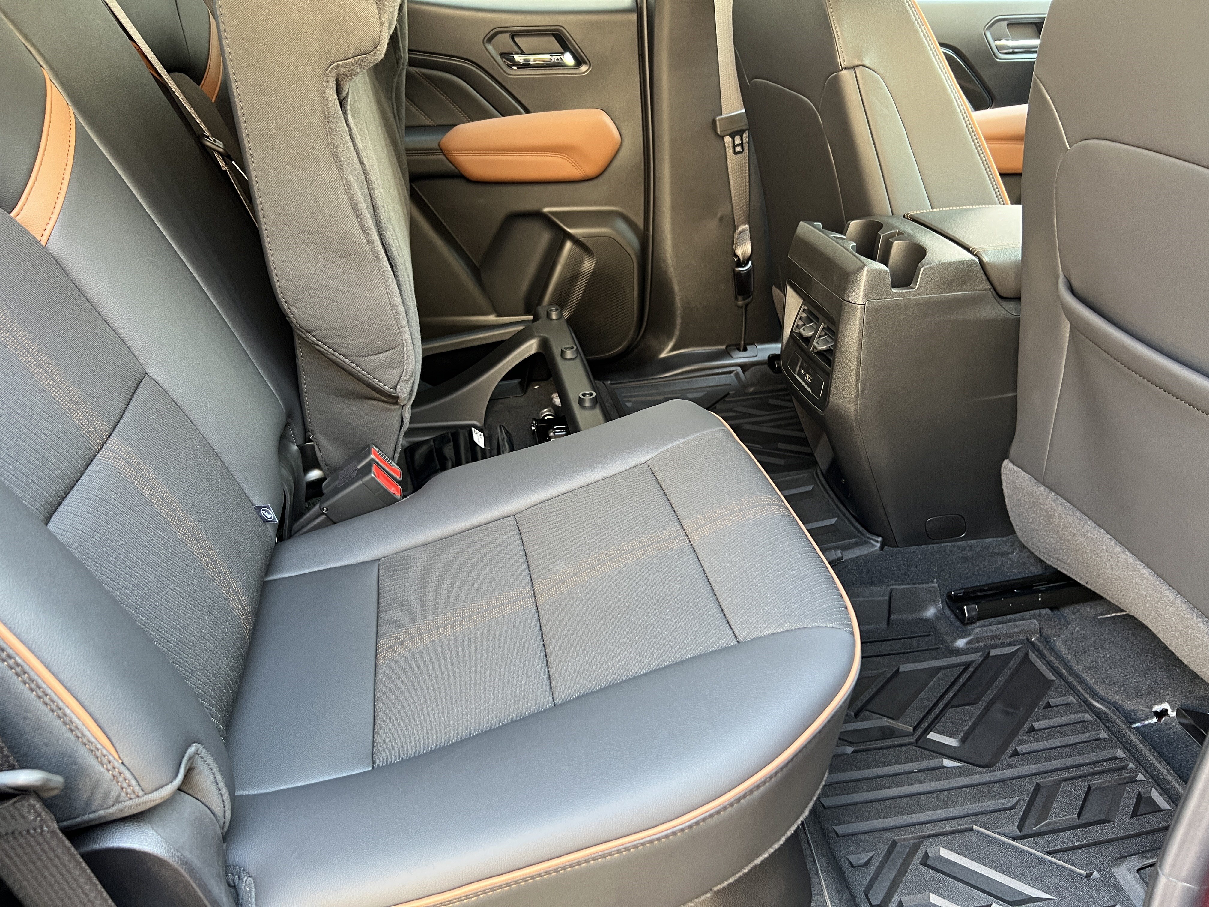 Used 2026 GMC Canyon AT4 w/ Technology Plus Package AWD/4WD image 15