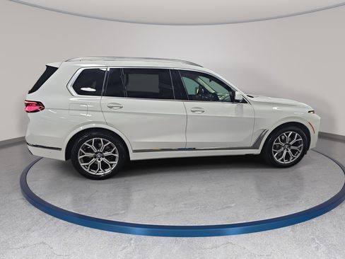Used 2023 BMW X7 xDrive40i w/ Premium Package AWD/4WD image 4