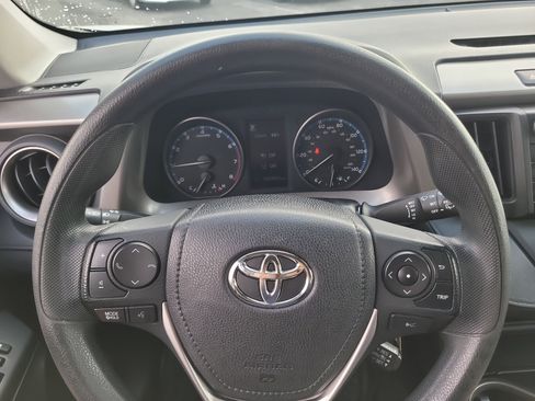 Used 2018 Toyota RAV4 LE image 26