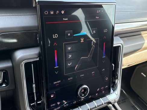 Used 2025 GMC Yukon Elevation AWD/4WD image 21