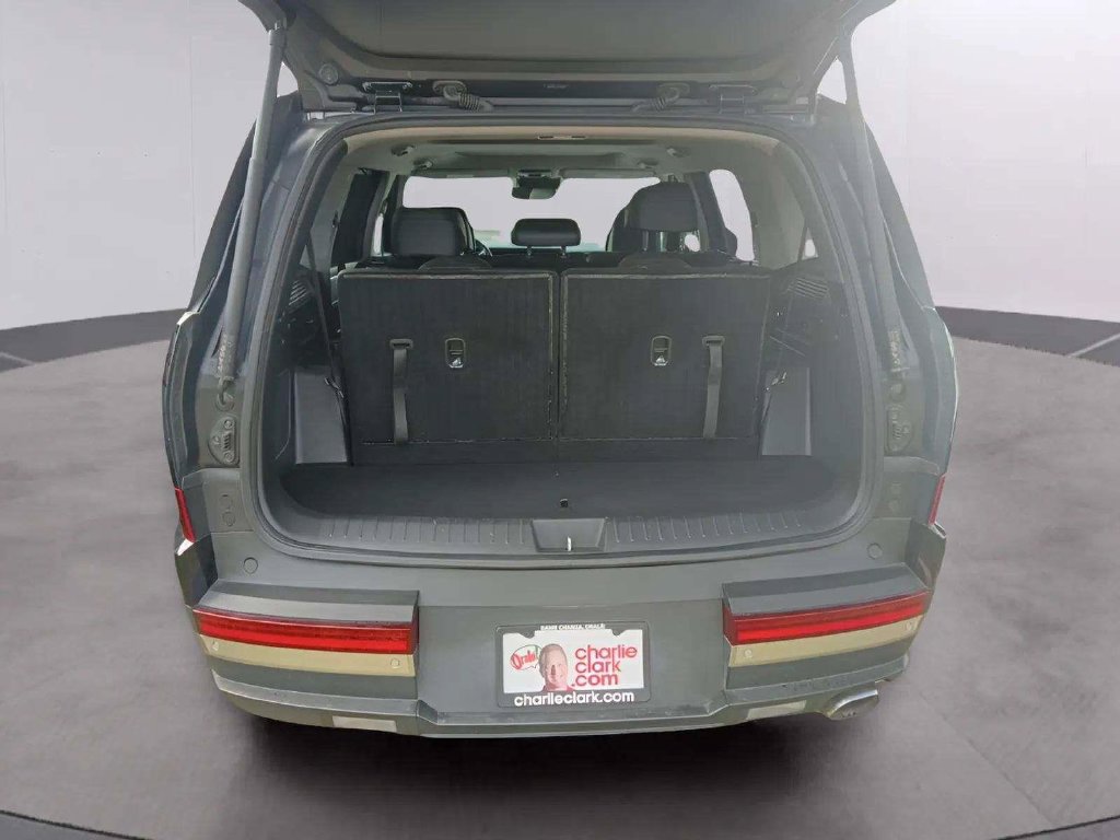 Used 2024 Hyundai Santa Fe Limited FWD image 12