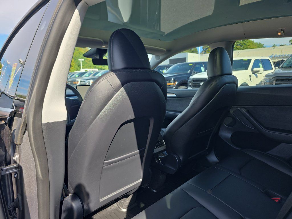 Used 2024 Tesla Model Y Long Range AWD/4WD image 16