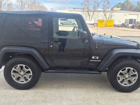 Used 2009 Jeep Wrangler X w/ Black Appearance Group AWD/4WD image 8