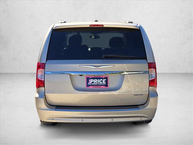 Used 2013 Chrysler Town & Country Limited w/ Luxury Group FWD image 7