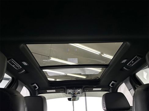 Used 2021 GMC Yukon Denali w/ Denali Premium Package image 22