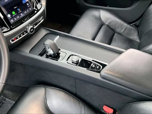 Used 2024 Volvo S60 B5 Core FWD image 18