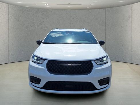 New 2026 Chrysler Pacifica Limited w/ S Appearance Package FWD image 2