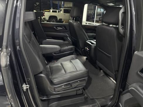 Used 2025 GMC Yukon XL Denali AWD/4WD image 35