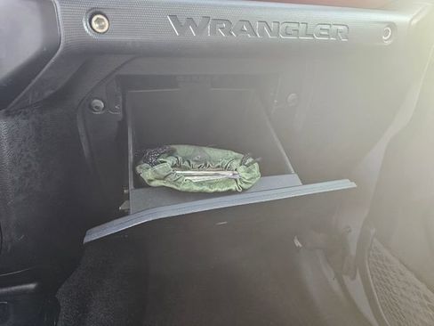 Used 2019 Jeep Wrangler Unlimited Rubicon AWD/4WD image 24