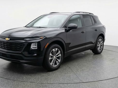 Used 2025 Chevrolet Equinox LT image 3