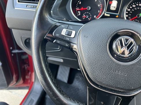 Used 2018 Volkswagen Tiguan SE w/ Panoramic Sunroof Package image 18