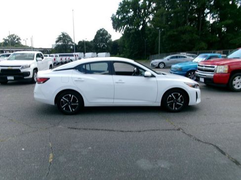 Used 2025 Nissan Sentra SV FWD image 5