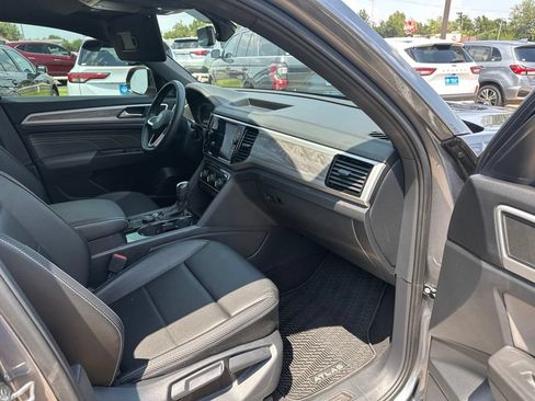 Used 2023 Volkswagen Atlas Cross Sport SE AWD/4WD image 25