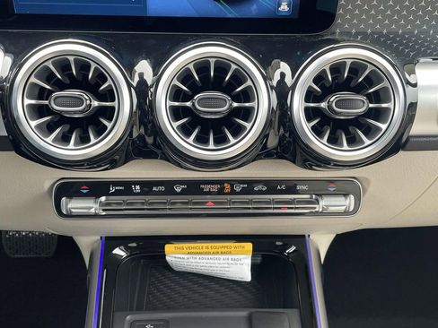 Used 2025 Mercedes-Benz GLB 250 image 28