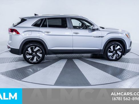 Used 2024 Volkswagen Atlas Cross Sport SE image 11