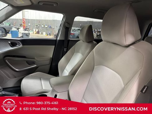 Used 2024 Kia Soul LX w/ Option Group 015 FWD image 13