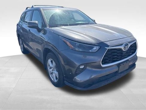 Used 2023 Toyota Highlander LE AWD/4WD image 10