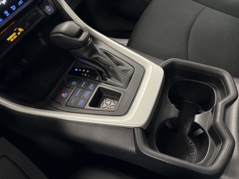 Used 2021 Toyota RAV4 LE image 12