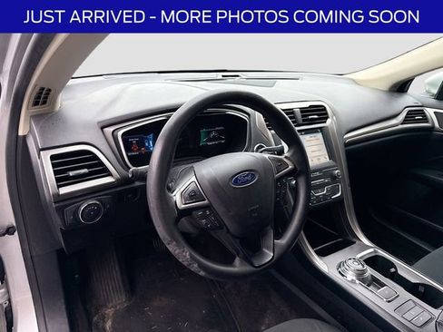 Used 2019 Ford Fusion SE FWD image 11