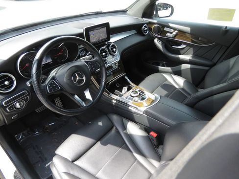 Used 2019 Mercedes-Benz GLC 300 4MATIC image 11