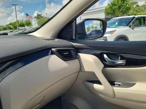 Used 2020 Nissan Rogue Sport SV w/ All-Weather Package AWD/4WD image 31