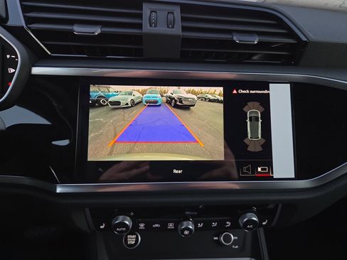 New 2025 Audi Q3 2.0T Premium image 10